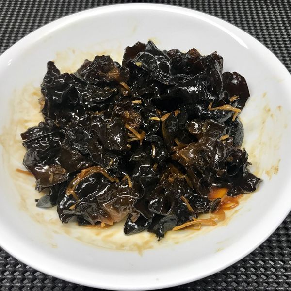 薑絲炒木耳：凱西 一起做