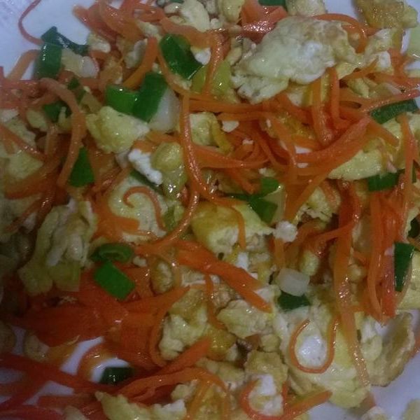 胡蘿蔔炒蛋~家常菜料理 : 乙211白新佑一起做