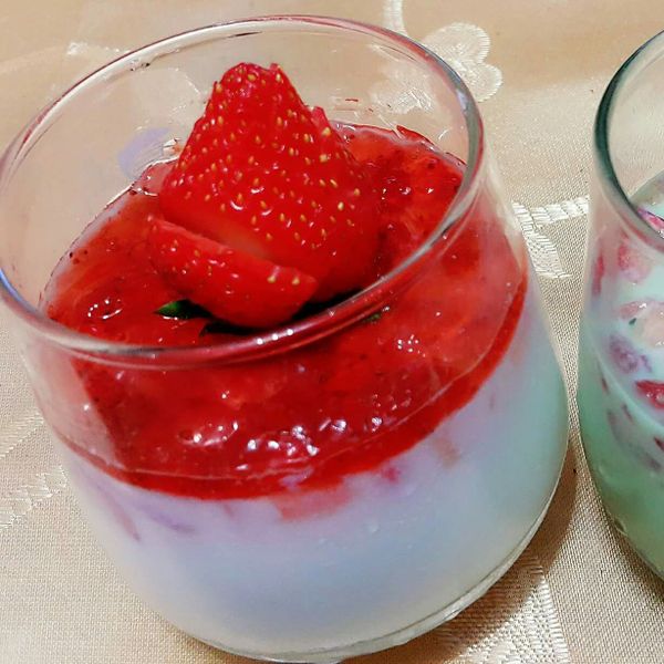 草莓鮮奶軟凍 : 小井一起做