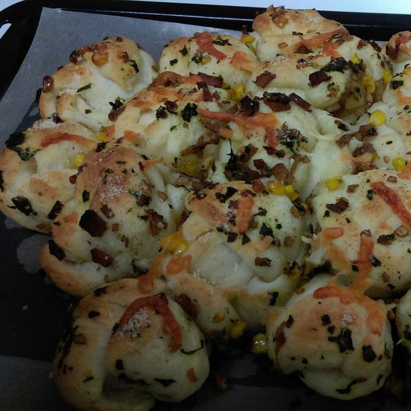 鐵鍋披薩麵包:呂雅鈴 一起做