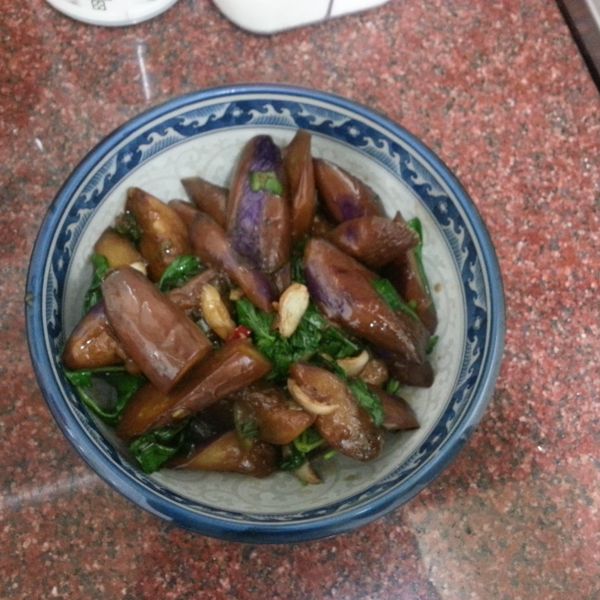 【小雨食堂】塔香茄子：媽媽 一起做