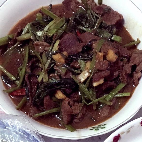 沙茶牛肉炒空心菜-絕對下飯的餐桌常勝軍：米琪 一起做