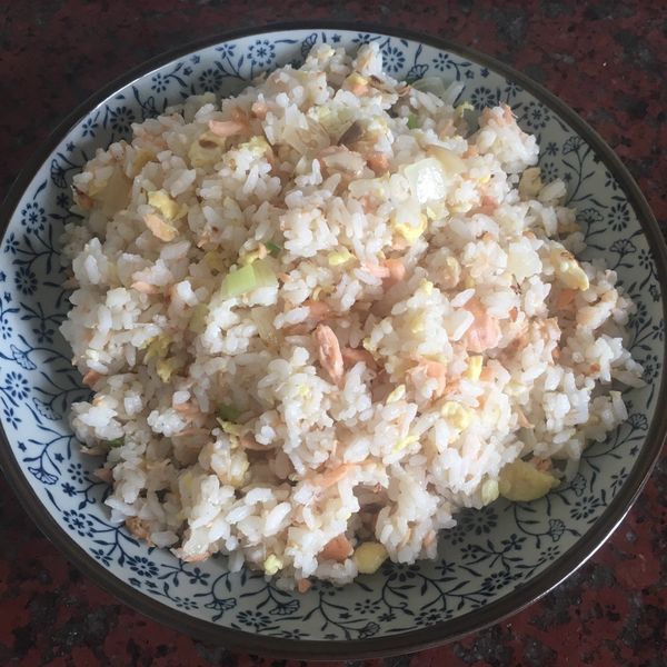 鮭魚黃金蛋炒飯：wendy 一起做