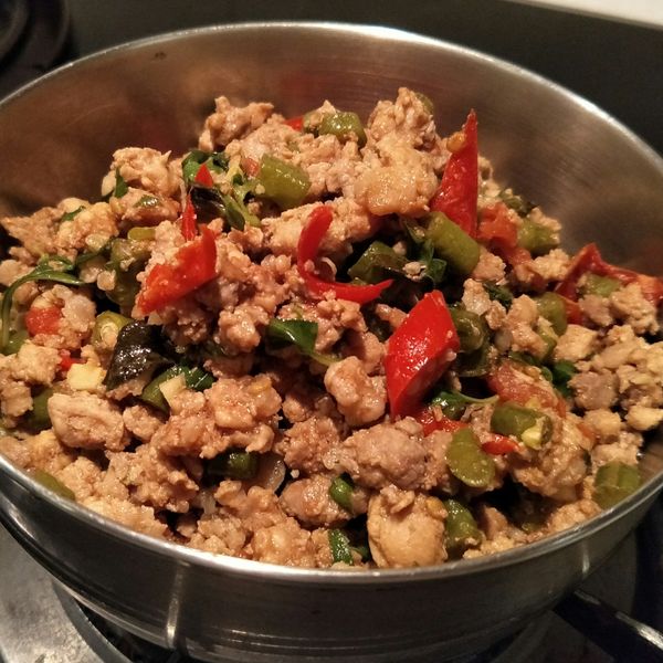 泰式打拋豬肉🌴白飯再來一碗🍚：Elaina Chou 一起做