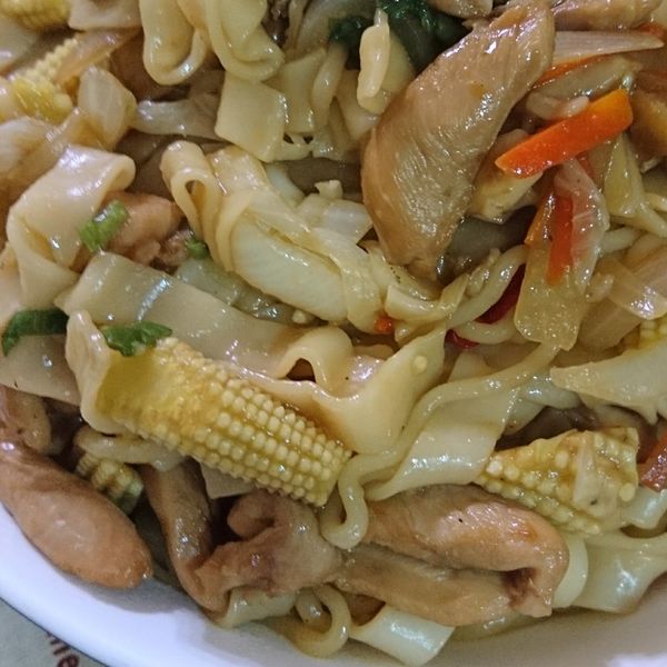 肉絲炒麵(台式) - {家常經典} : 王小瑩一起做