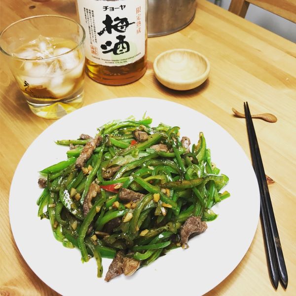 宅男大主廚 ─ 青椒炒牛肉絲 feat. 沙茶：Julia Bear 一起做
