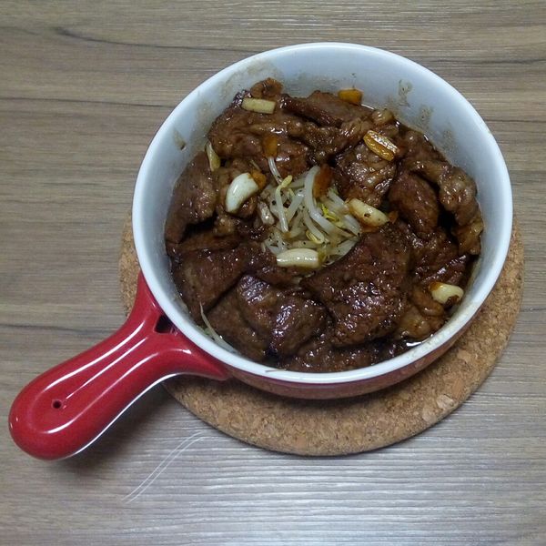 超方便！無骨牛小排蓋飯 : 天天人一起做