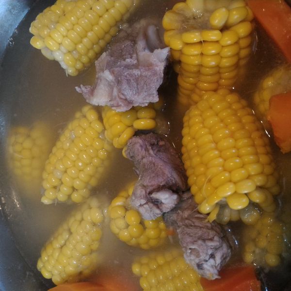 玉米蘿蔔排骨湯。清甜好滋味! : 左岸媽一起做