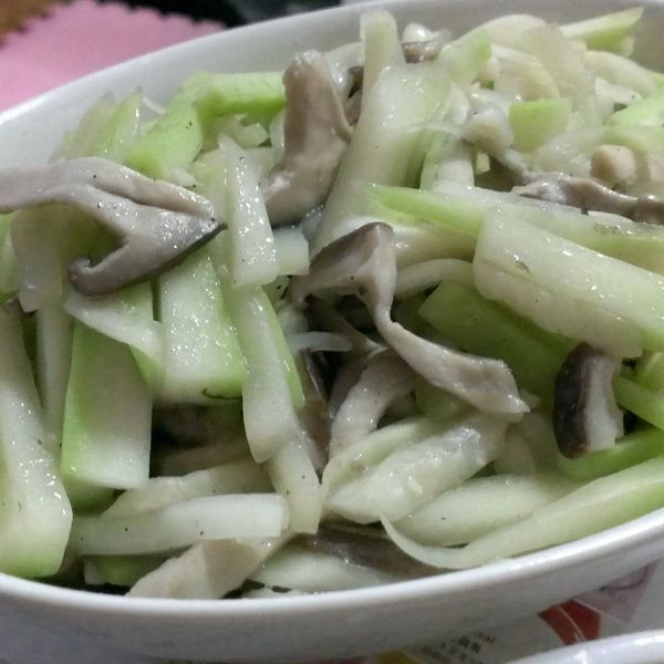 香菇炒胡瓜絲 : Claire一起做