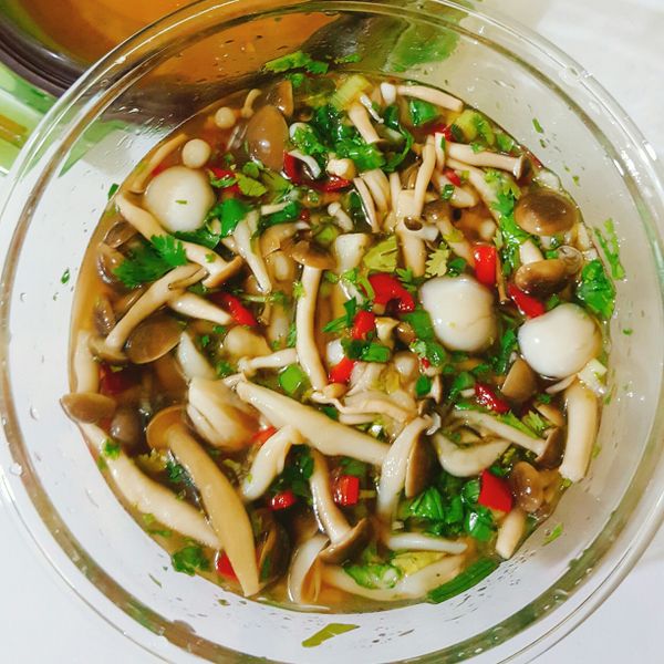 蒜味涼拌鮮菇 15分鐘開胃菜:步解釋 一起做