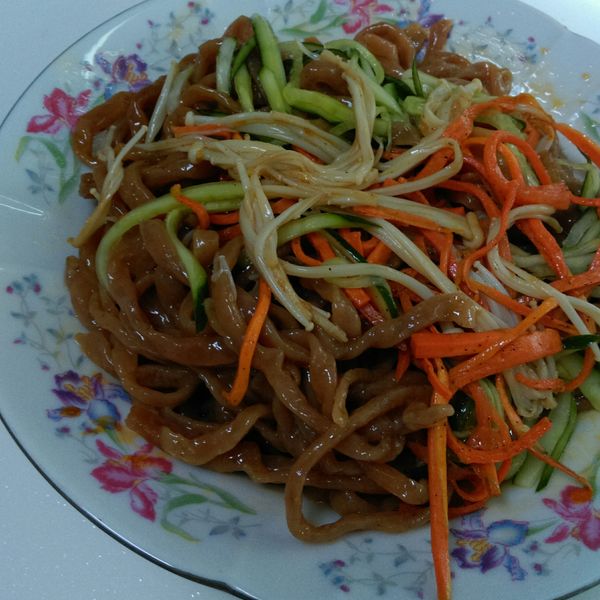 涼拌醬油蕎麥麵：呂雅鈴 一起做