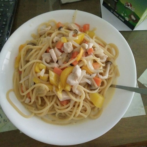 奶油白醬雞肉義大利麵 : yoyo一起做