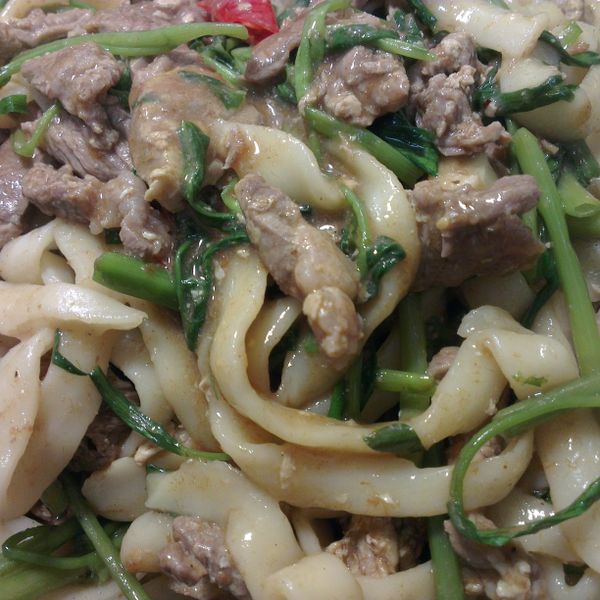 沙茶牛肉炒麵：張惠萍 一起做