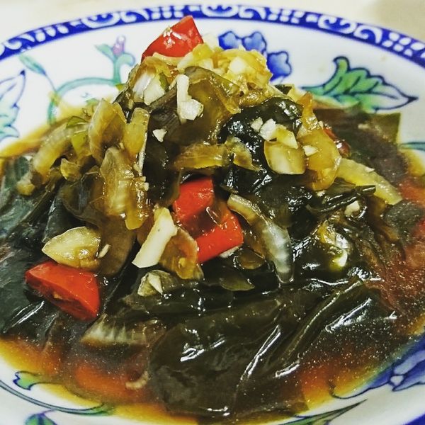 夏日涼拌小菜!香辣洋蔥海帶芽:小麥 一起做