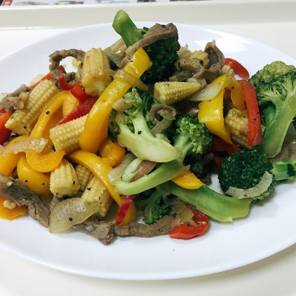 黑胡椒鐵板牛柳😋一鍋到底快速料理：Nellie Chou 一起做