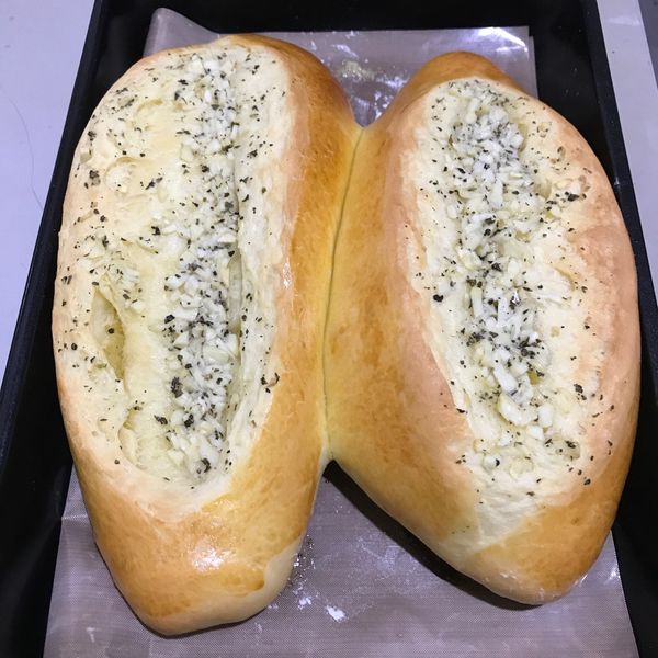 奶油香蒜麵包
簡易。家常烘焙。早餐 : 賈筱惠一起做