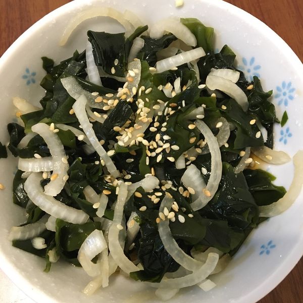 夏日涼拌小菜!香辣洋蔥海帶芽:Tinaegg Tsao 一起做