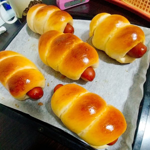 Hong Kong Style sausage bun港式腸仔包  : lisa一起做