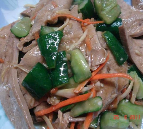 豬肝涼拌小黃瓜 : 黃麗卿一起做