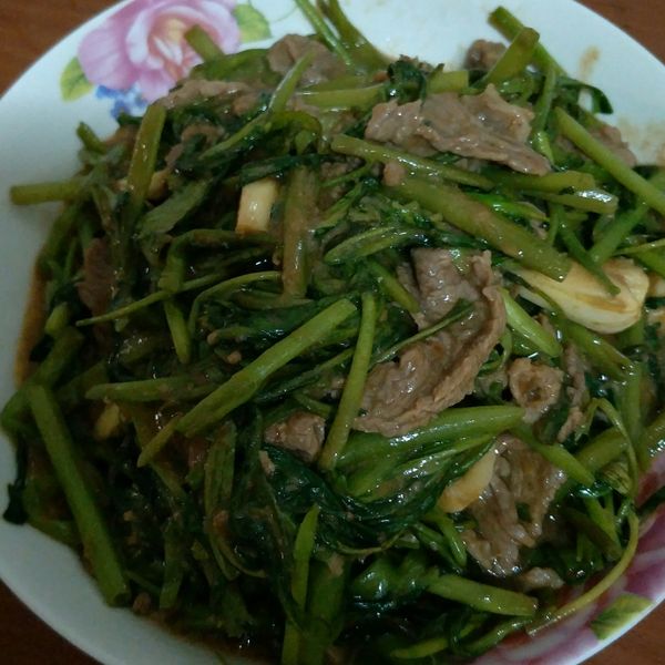沙茶牛肉炒空心菜-絕對下飯的餐桌常勝軍：胡米兒 一起做