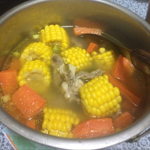 玉米蘿蔔排骨湯。清甜好滋味!：康小琳 一起做