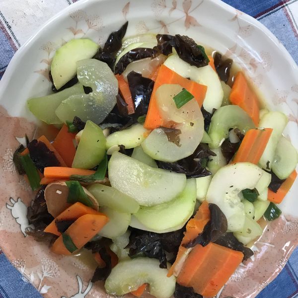 黑木耳炒大黃瓜：pacifickite 一起做