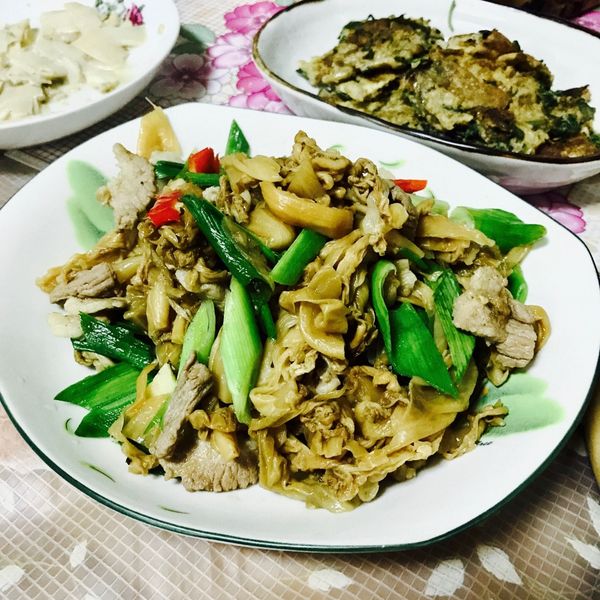 高麗菜乾炒肉絲 : 新手小媳婦廚房一起做