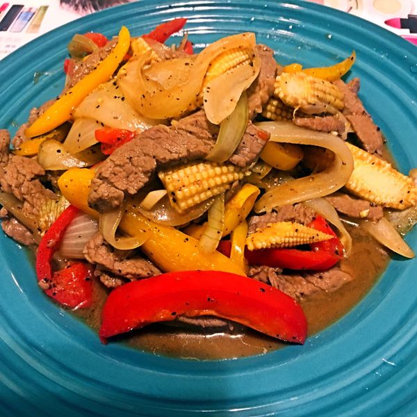 黑胡椒鐵板牛柳😋一鍋到底快速料理：❤️甜滋滋小窩廚房❤️ 一起做