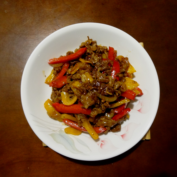 黑胡椒鐵板牛柳😋一鍋到底快速料理：秋海 一起做