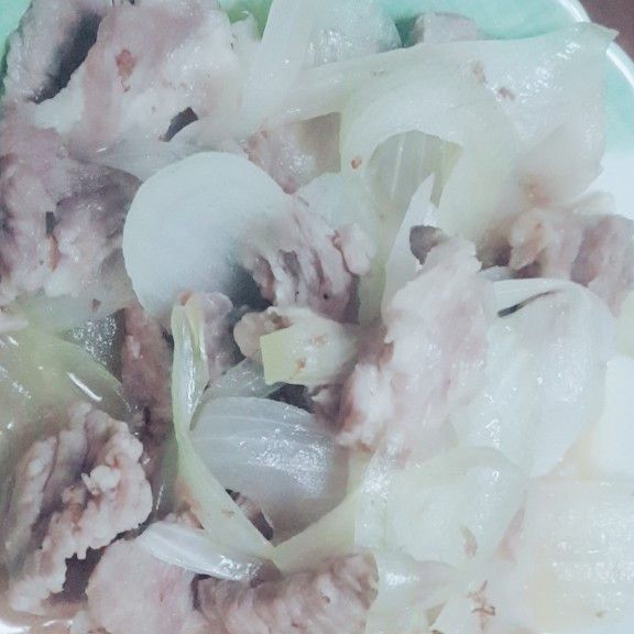 洋蔥炒肉絲：Ming Chu Chiang 一起做