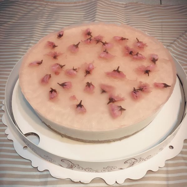 【免烤箱】櫻花草莓粉紅生乳酪蛋糕：Yun-Ru Chen 一起做