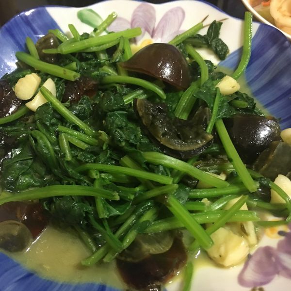 [皮蛋炒菠菜]簡單快速家常菜 : Karissa一起做