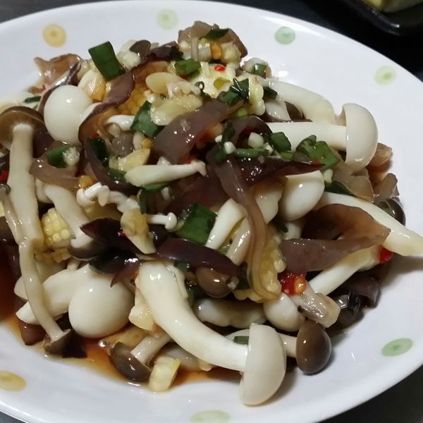 蒜味涼拌鮮菇 15分鐘開胃菜:愛碎唸的人妻煮婦 一起做