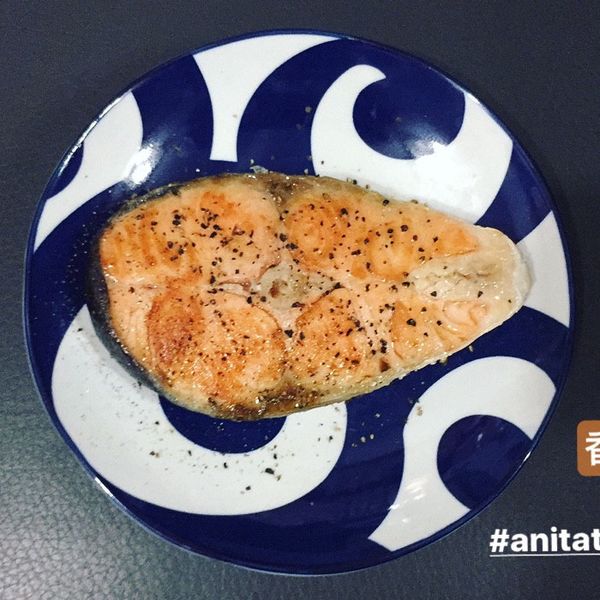 香煎嫩鮭魚·軟嫩的撇步 : anita s.一起做