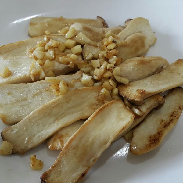 蒜香奶油杏鮑菇（5分鐘）：ivy 一起做