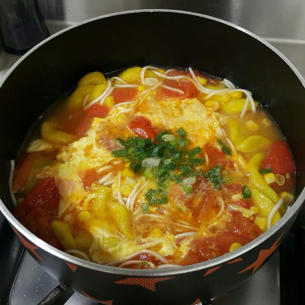 番茄雞蛋麵 : 小白貓一起做