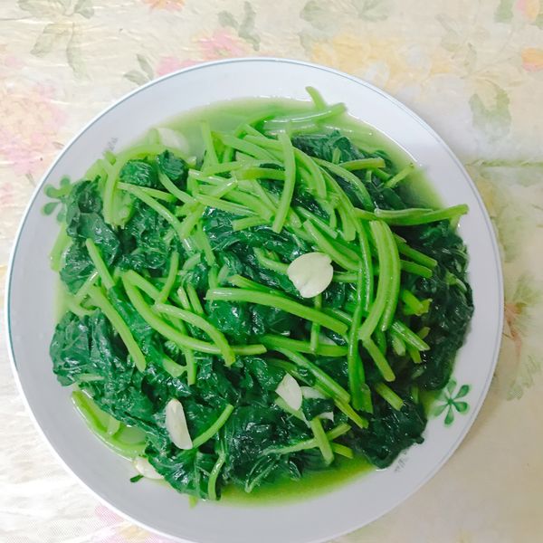 蒜香油蔥地瓜葉（僅川燙） : 羅秋月一起做