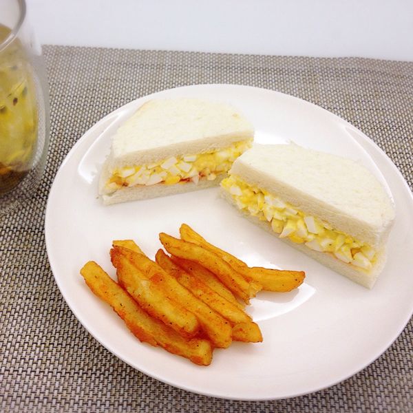 貴婦小靜一起做了蛋沙拉吐司(超簡易的美味）