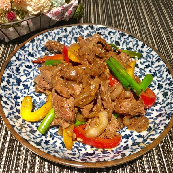 黑胡椒鐵板牛柳😋一鍋到底快速料理：Teana 一起做