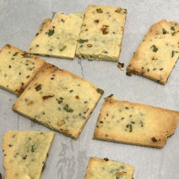 《生酮低醣》香蔥芝麻蘇打餅乾 : Tiana Teng一起做