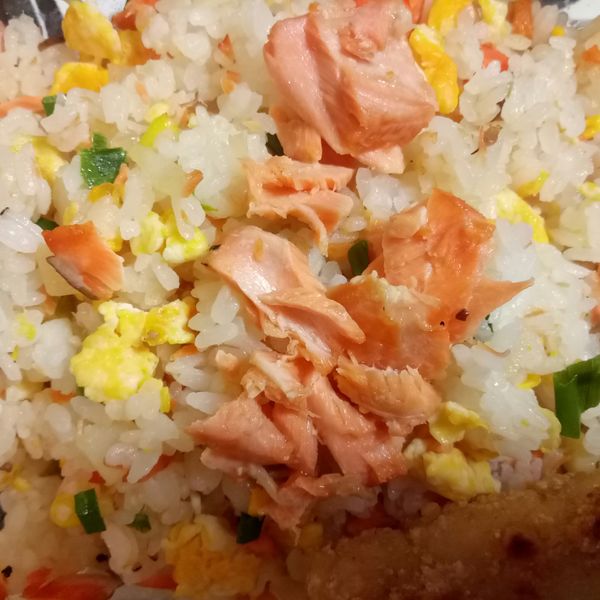 蛋香鮭魚炒飯 : 鄭小七一起做