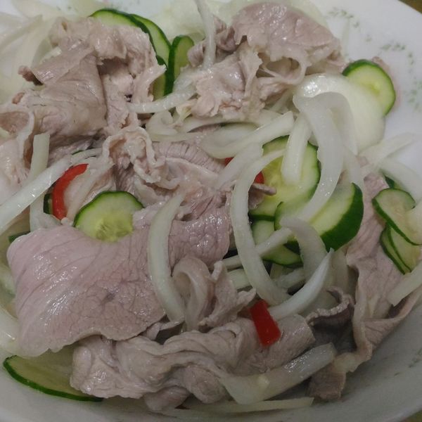 泰式檸檬酸辣肉片:Yufang Hu 一起做