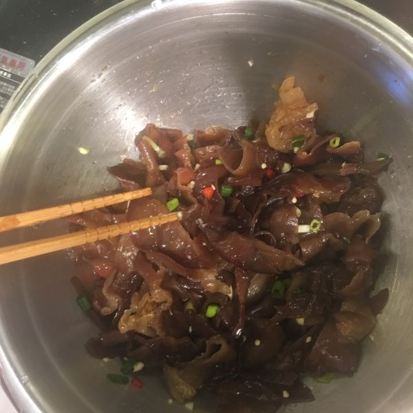 涼拌黑木耳:何敏業 一起做