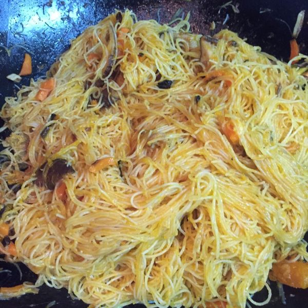 💛金瓜炒米粉💛 : 劉沛君一起做