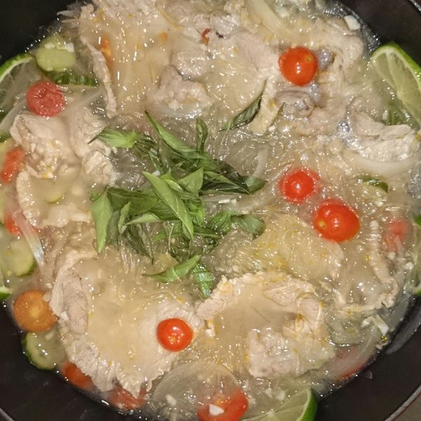 泰式檸檬酸辣肉片:Rulin 一起做