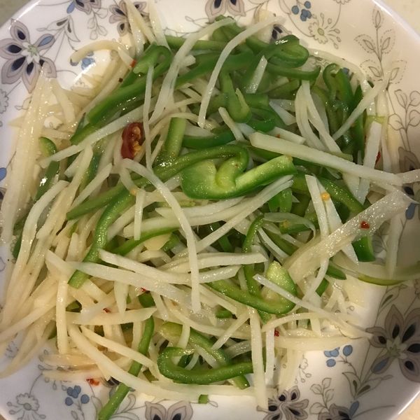 青椒炒馬鈴薯：依七吾貝 一起做