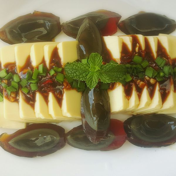 蒜香皮蛋豆腐：林盈盈 一起做