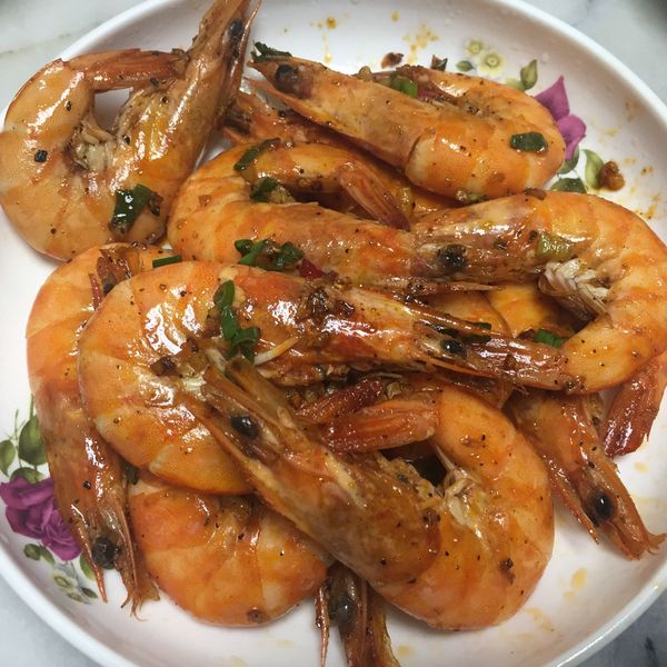 蔥爆大蝦by戀戀家 : 多乖媽(•ૢ⚈͒⌄⚈͒•ૢ)一起做