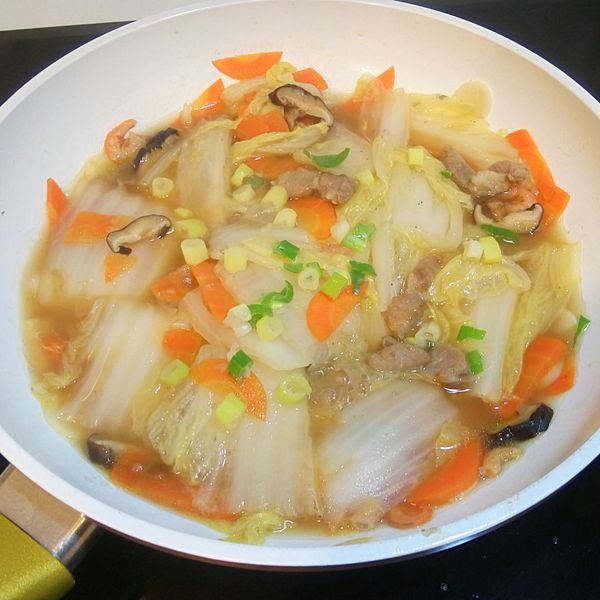 家常白菜滷 : 葉子一起做