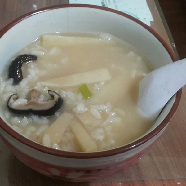 秒殺👍🏻古早味香菇竹筍粥 : Kate Ku一起做